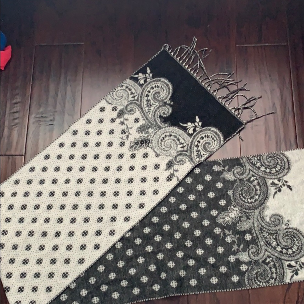 Black and white scarf